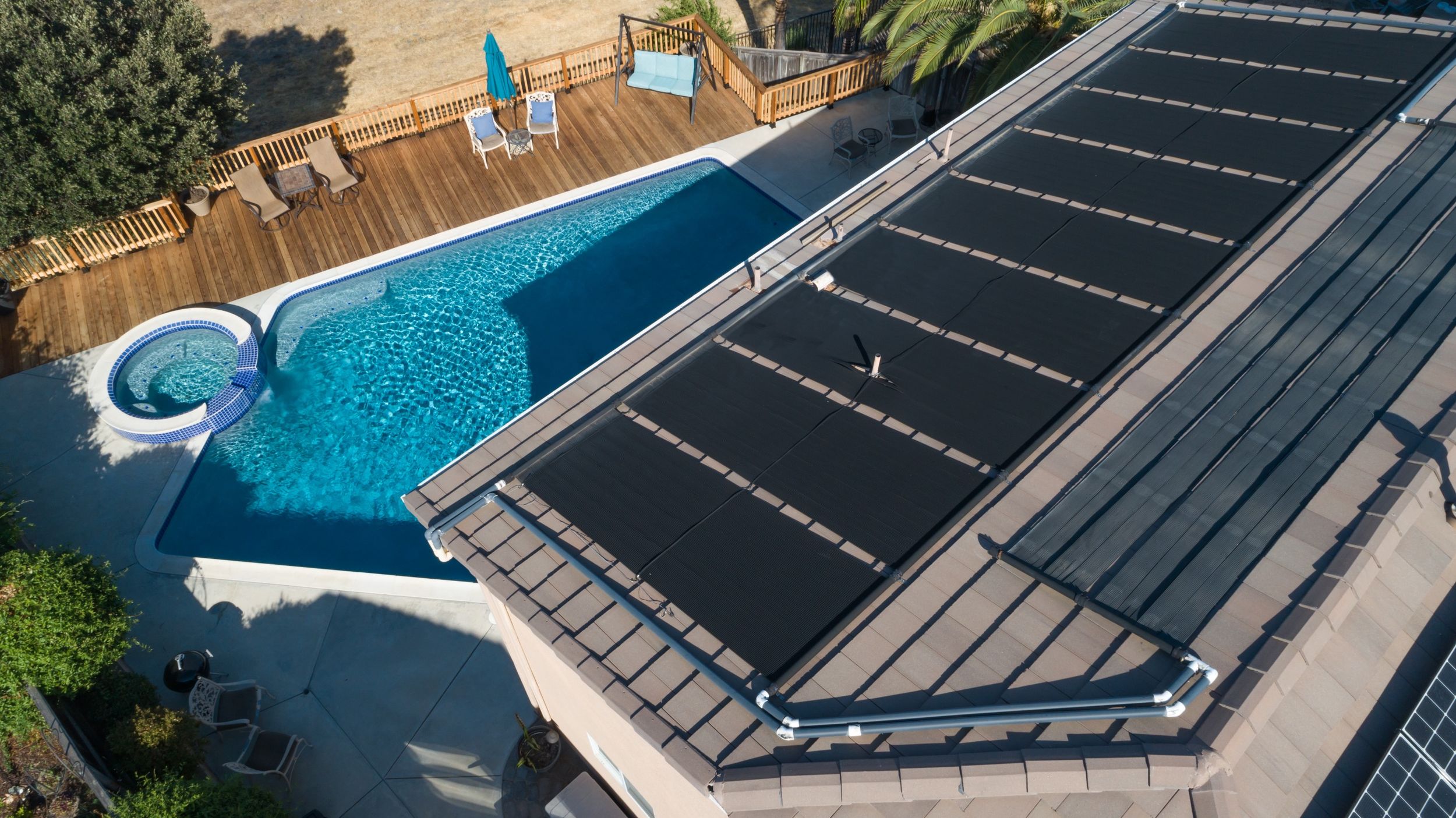 placas solares y piscina